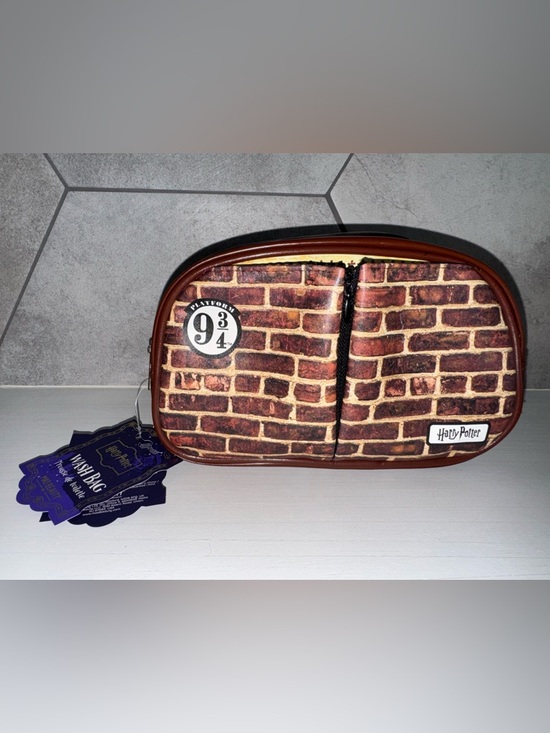 Mad Beauty Handbags - NWT Mad Beauty Harry Potter Platform 9 3/4 Cosmetic Makeup Bag